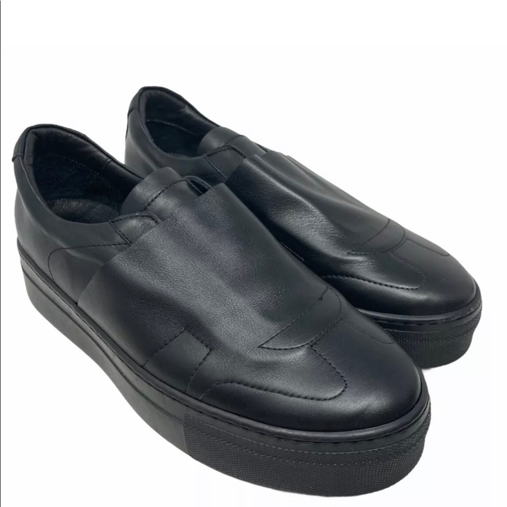 Lemaré Leather Slip On Sneakers Black Fashion